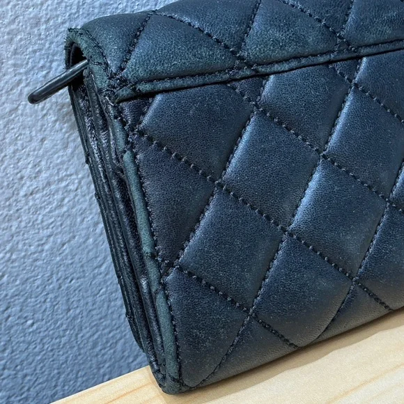 Michal Kors Black Quilted Leather Flap Wallet - Picture 4 of 7